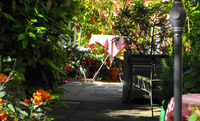 Courtyard suntrap